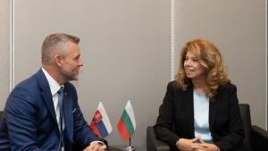Президентът Йотова разговаря със словашкия си колега Петер Пелегрини