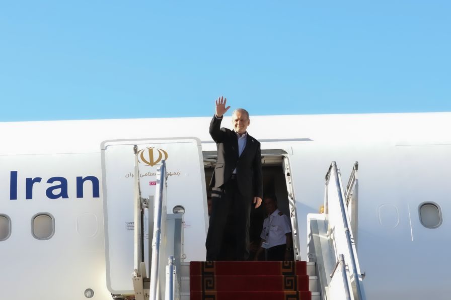 Президентът на Иран пристигна в Ню Йорк, ще говори пред ООН на фона на войната със САЩ