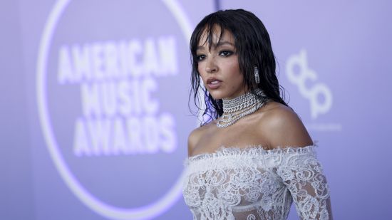 Tinashe разкри, че хитът „No Broke Boys“ не е само за мъже без пари