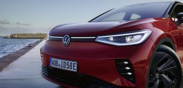 <p>Volkswagen ID.5 GTX e електрически SUV от "народната марка", който е мощен точно 250 kW (340 к.с.), което значи, че прескача "трапа". След сериозна отстъпка цената му в момента е 60 121 евро. Ако прескочи прага с една конска сила, цената му ще скочи на 70 121 евро+по 10 евро на всеки киловат на този праг. Честито. Примери в тази посока могат да бъдат дадени още много.</p>