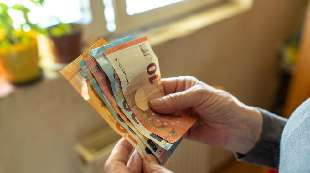 Изплащането на „инфлационния чек“ от 50 евро започва от 1 октомври