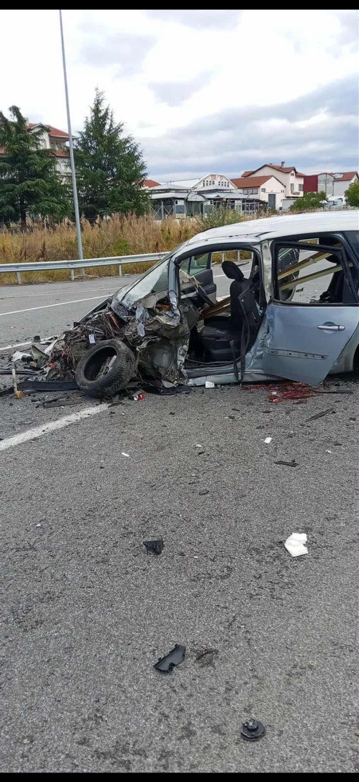 Лайстните в автомобила на загиналия ясно се виждат.
