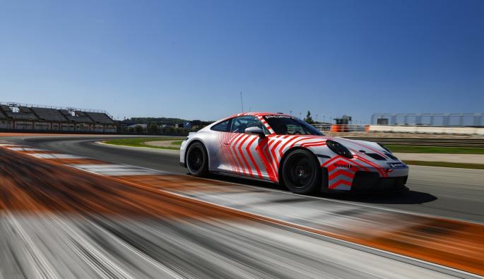  Porsche 911 Challenge e първият от двата състезателни автомобила, които тествах този ден. За моя изненада колата, в която бях най-уверен и завъртях най-бързата си обиколка на пистата.
