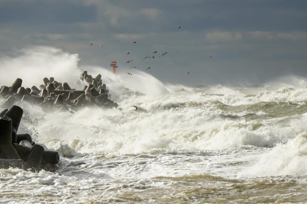бурно море