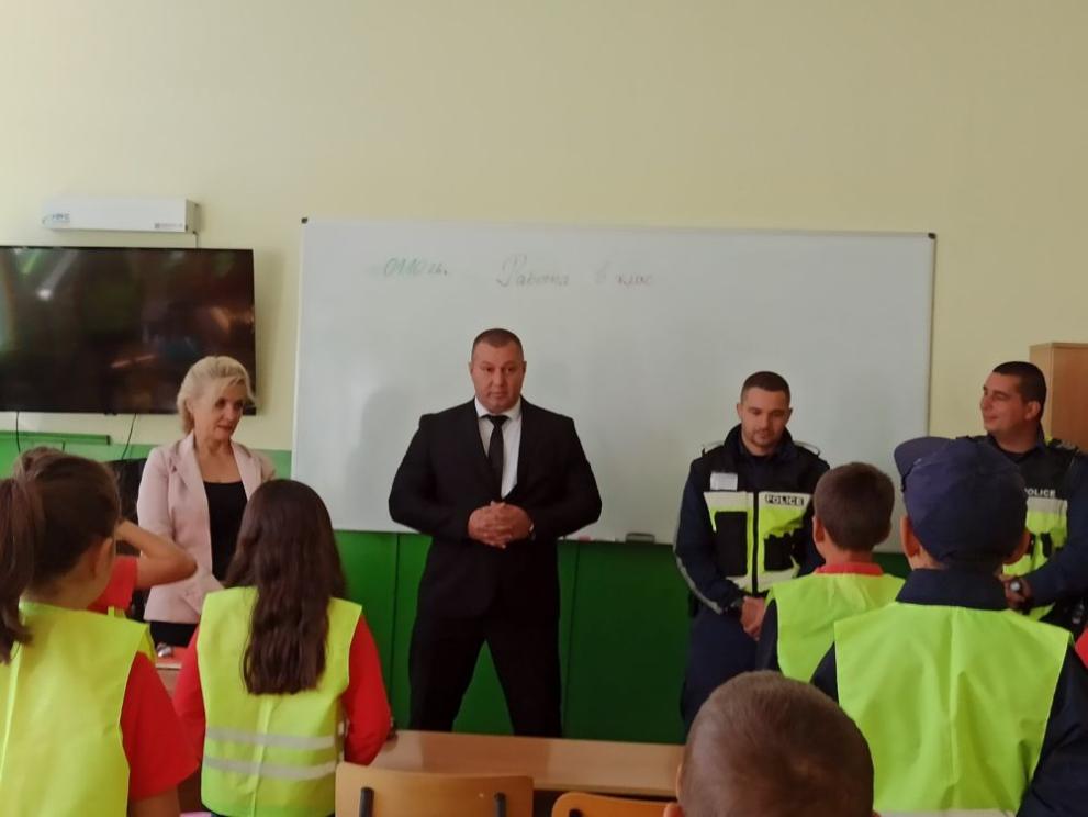 Детски полицейски управления бяха тържествено открити в две училища в Етрополе