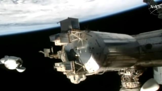 Астронавти на SpaceX стигнаха МКС за рекордно кратко време