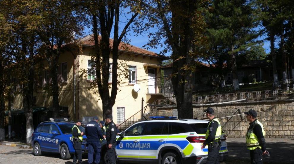 Арести, разпити и напрежение: разследването около кметовете на Сунгурларе и Белица продължава