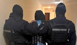 Разбиха мощна група за трафик на мигранти през България