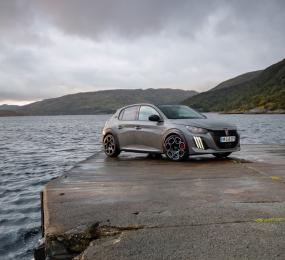 Peugeot e208 GTi галерия