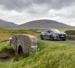Peugeot e208 GTi галерия