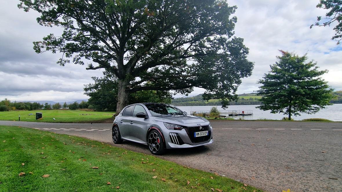 Peugeot e208 GTi тест драйв
