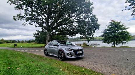 Peugeot e-208 GTi: Хотхечът е жив! И е супер забавен