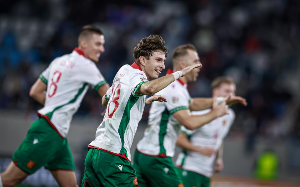 България най-после победи след красиви голове и страхотни спасявания