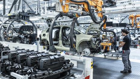 Audi „преотстъпва“ служители на баварски военни компании