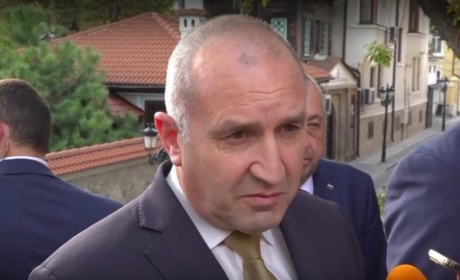 Радев разкри за какво е говорил с Буданов
