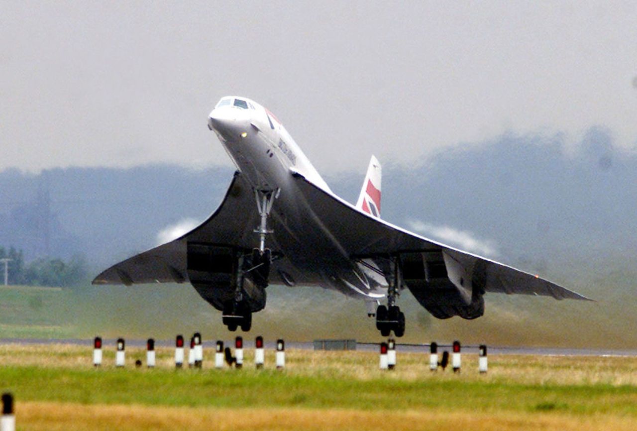 <p><strong>Полет 4590 на &bdquo;Ер Франс&ldquo; (2000 г.)</strong></p>

<p>На 25 юли 2000 г. свръхзвуков самолет &bdquo;Конкорд&ldquo; се запалва при излитане, след като отломки пробиват горивните му резервоари, и се разбива в хотел в Гонес, две минути по-късно. Загиват всички 109 души на борда и четирима служители на хотела.</p>