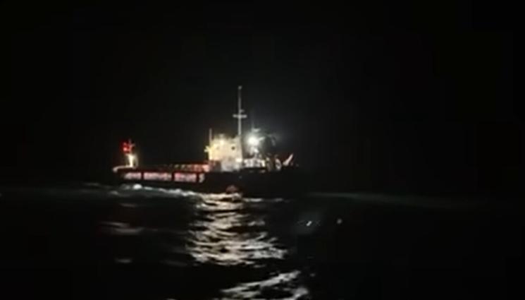 първи кадри от спасителната акция - СЛЕД ЕКШЪНА В МОРЕТО: Ето ги ударените от дрон кораби! (ВИДЕО)
