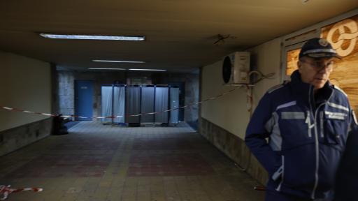 Мъж издъхна в болница, след като бе открит в кома в асансьор на столичното метро