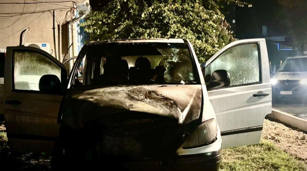 Два служебни автомобила на ДПС са подпалени в Търговище