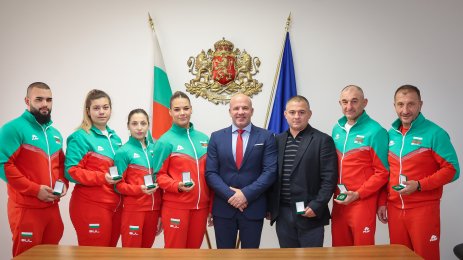 Министър Енчо Керязов награди медалистите от Световното първенство по самбо