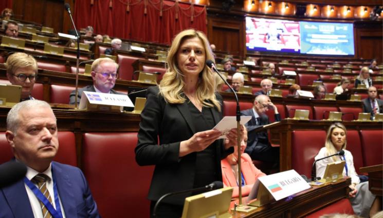 мирела доцова - Доцова: Черно море трябва да стане зона за споделена сигурност