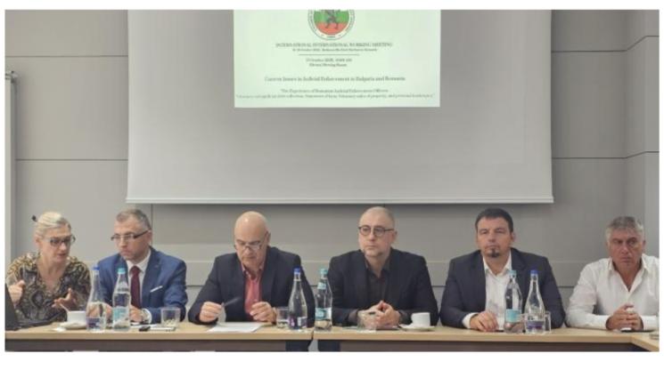 в - ЗАРАДИ ИНФЛАЦИЯТА: Българи и румънци затъват масово с бързи кредити!