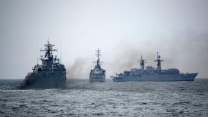 Румънски военни кораби във водите на Черно море край Констанца