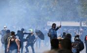 Масови безредици във Франция: 1200 арестувани и 150 ранени полицаи