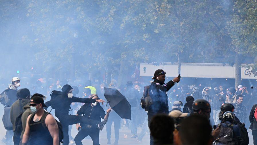 1200 арестувани, горящи сгради, и 150 ранени полицаи: Протестите във Франция прераснаха в погроми