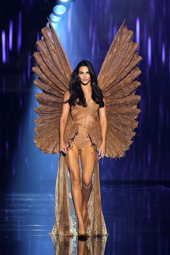 Най-горещите моменти от шоуто на Victoria"s Secret