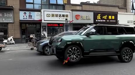 Този трик на BYD Bao 8 за бягство от „Градска мобилност“ е безценен