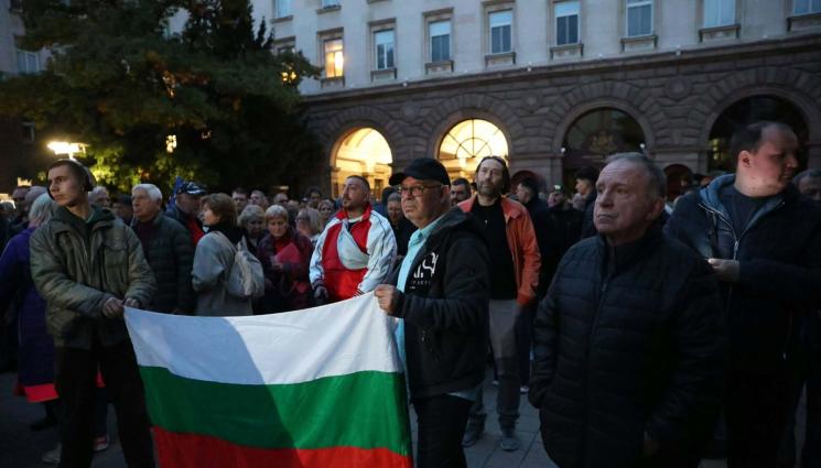 д - Протест срещу властта пред Президентството! (СНИМКИ)