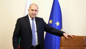 Румен Радев поздрави новия премиер на Румъния и го покани в България