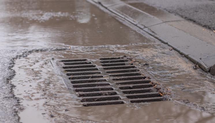 мръсна вода шахта