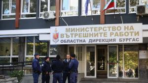 Протест в Бургас след акцията на ГДБОП в Сунгурларе, сред задържаните е и кметът (СНИМКИ)