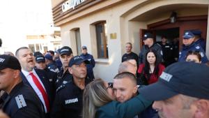 Акция на ГДБОП в Белица, изведоха кмета Ревански с белезници (СНИМКИ/ВИДЕО)