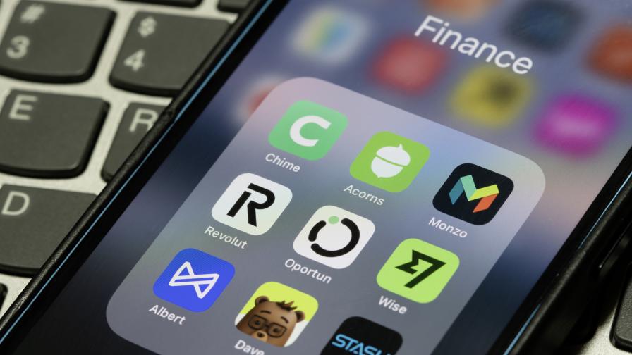 Дръжте и пари в брой: Съветите на киберексперт след срива на Revolut