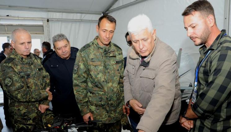 Стоянов военни - Военният министър: Всичко, с което разполага Армията, е мобилизирано за охрана на Черноморския район
