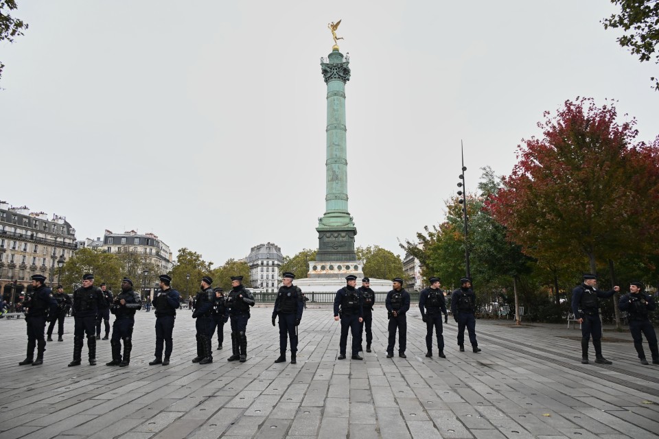 Мащабни протести в Париж затвориха Лувъра и изкараха 70 000 полицаи по улиците