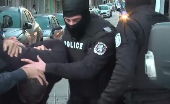 Докараха в СДВР тримата арестувани за убийството на Слави Бинев