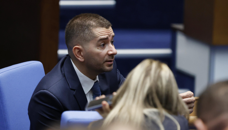 слави василев - СЛАВИ ВАСИЛЕВ: Ниската избирателна активност се дължи на това, че настоящият премиер е бившият президент