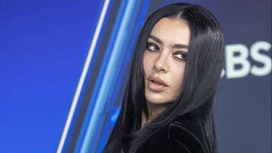 Charli XCX се присъединява към Leonardo DiCaprio и Jennifer Lawrence в новия филм на Martin Scorsese