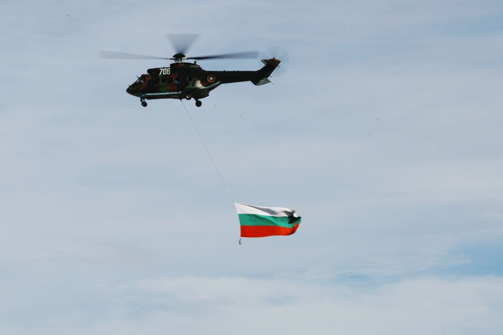 С тържествена церемония и демонстрация на вертолетна техника Авиобаза Крумово отбеляза 65 години от създаването си