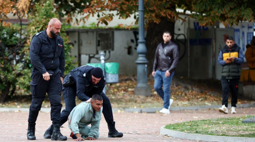 19-годишен мъж преби жена си в центъра на София, оказа съпротива на полицаите (СНИМКИ)