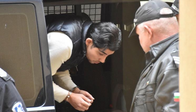 нидерландец капитан андреево - Задържаха издирван нидерландец на „Капитан Андреево“ заради наркотици и оръжия