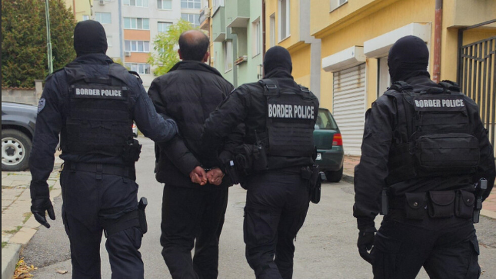 Разбиха мафия за трафик на хора в България, 19 ареста