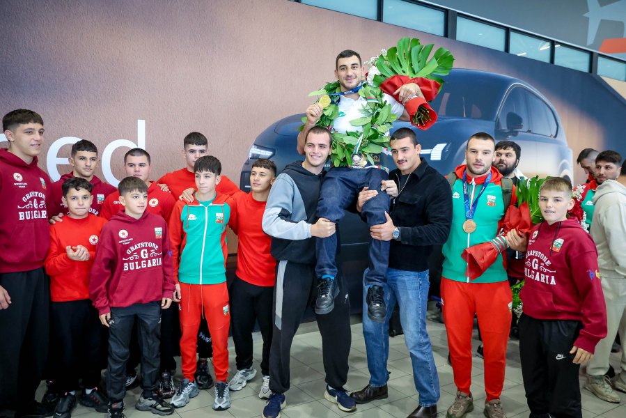Шампионско посрещане за Семен Новиков в София1