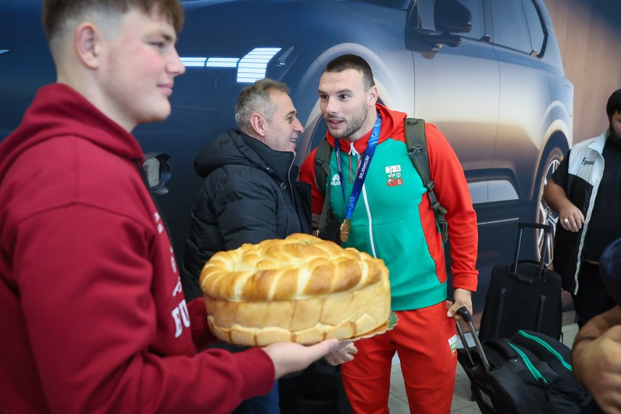Шампионско посрещане за Семен Новиков в София1