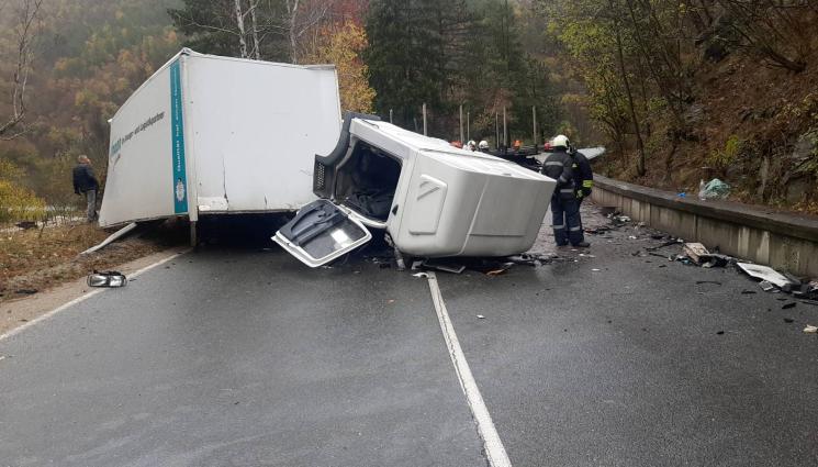 н