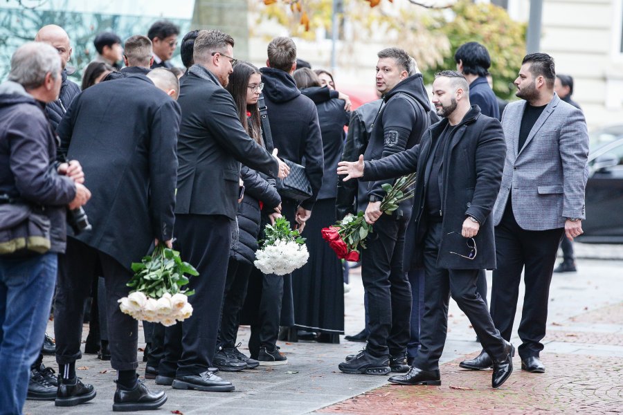 Поклонение на Слави Бинев1